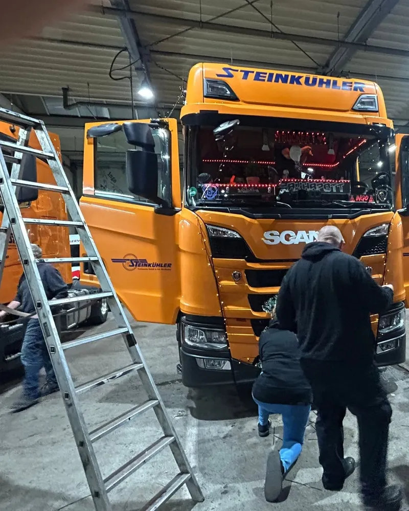 Trucker mit Herz 202512132